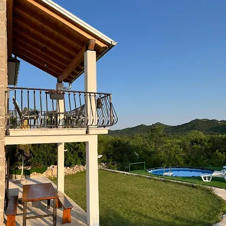 Сasa de vacaciones Stone House Chico *