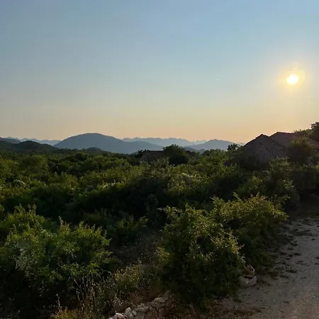 Сasa de vacaciones Stone House Chico Ljubuški