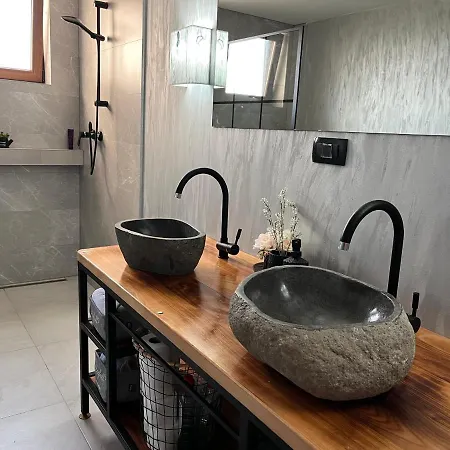 Stone House Chico בית נופש ליובוסקי
