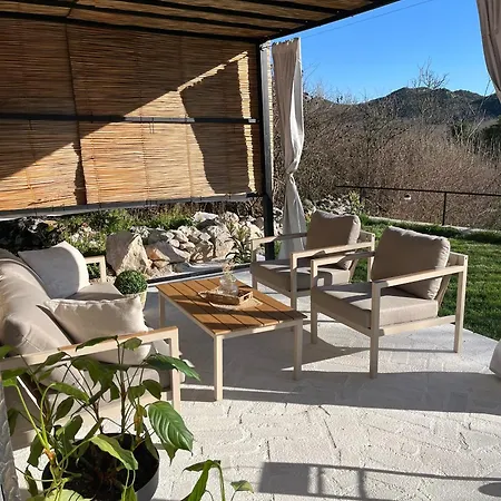 Stone House Chico ליובוסקי