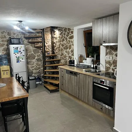 Stone House Chico يوبوسكي